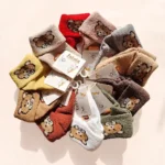 جوراب ساق بلند پشمی لبه برگردون طرح خرس کد 10425