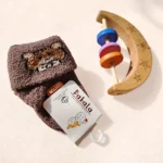 جوراب ساق بلند پشمی لبه برگردون طرح خرس رنگ قهوه‌ای تیره