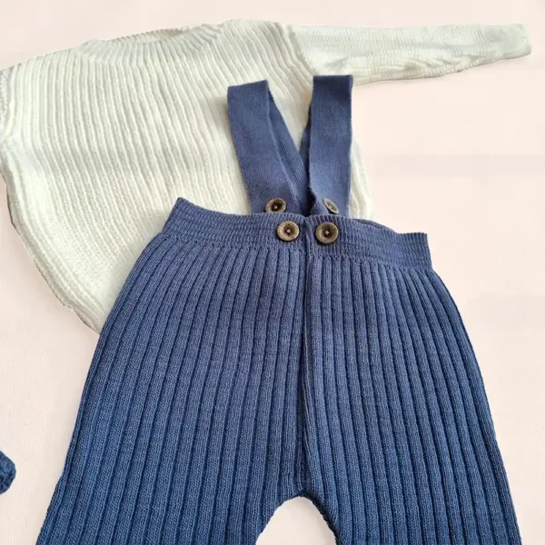 ست پلیور و بیلر به همراه کلاه وارداتی ترک رنگ سفید سرمه ای