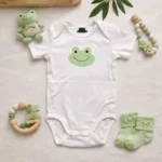 بادی آستین کوتاه وارداتی طرح قورباغه رنگ سفید برند H&M