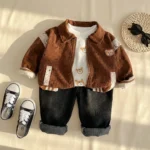 ست 3 تیکه وارداتی پسرانه بلوز و شلوار جین و کت کبریتی طرح تدی رنگ قهوه ای