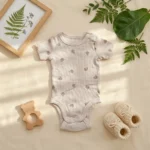 بادی آستین کوتاه وارداتی کبریتی طرح تدی رنگ کرم برند H&M