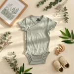 بادی آستین کوتاه وارداتی یقه هفت ساده رنگ سبز پسته ای برند H&M