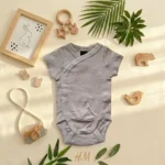 بادی آستین کوتاه وارداتی یقه هفت ساده رنگ کرم برند H&M