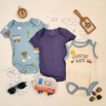 بسته 3 تایی بادی آستین کوتاه پسرانه وارداتی طرح مینی بوس به همراه عروسک خواب