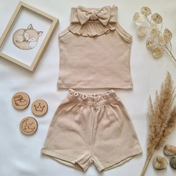 خرید ست 3 تکه وارداتی تاپ و شورتک دخترانه + هدبند رنگ کرم کد 10628