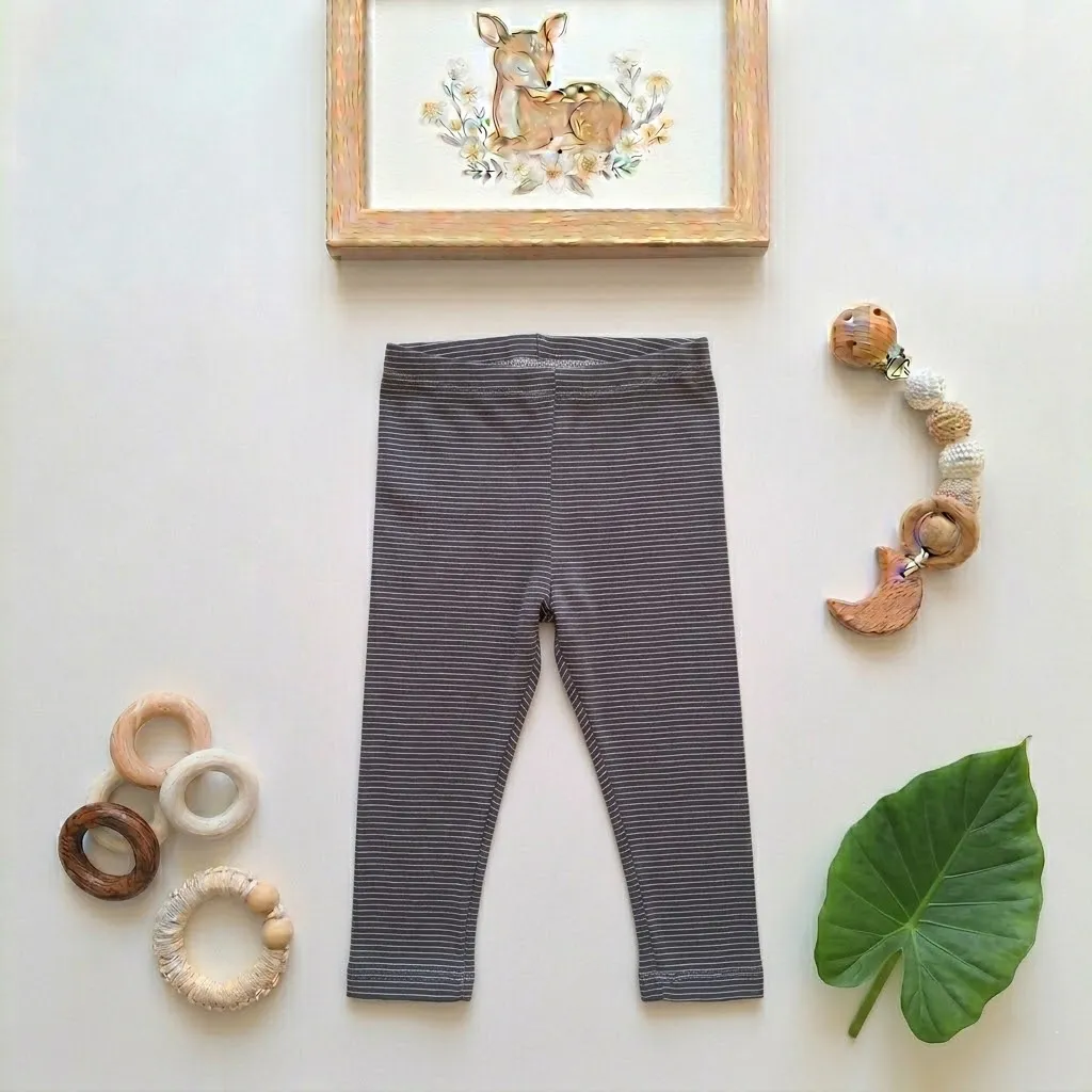 لگ نوزادی وارداتی طرح راه راه سفید-طوسی برند H&M