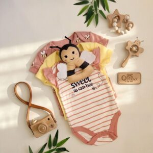 پک 3 تایی بادی آستین کوتاه دخترانه وارداتی طرح زنبوری به همراه عروسک خواب