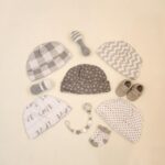 کلاه نوزادی وارداتی تم سفید طوسی برند Carters