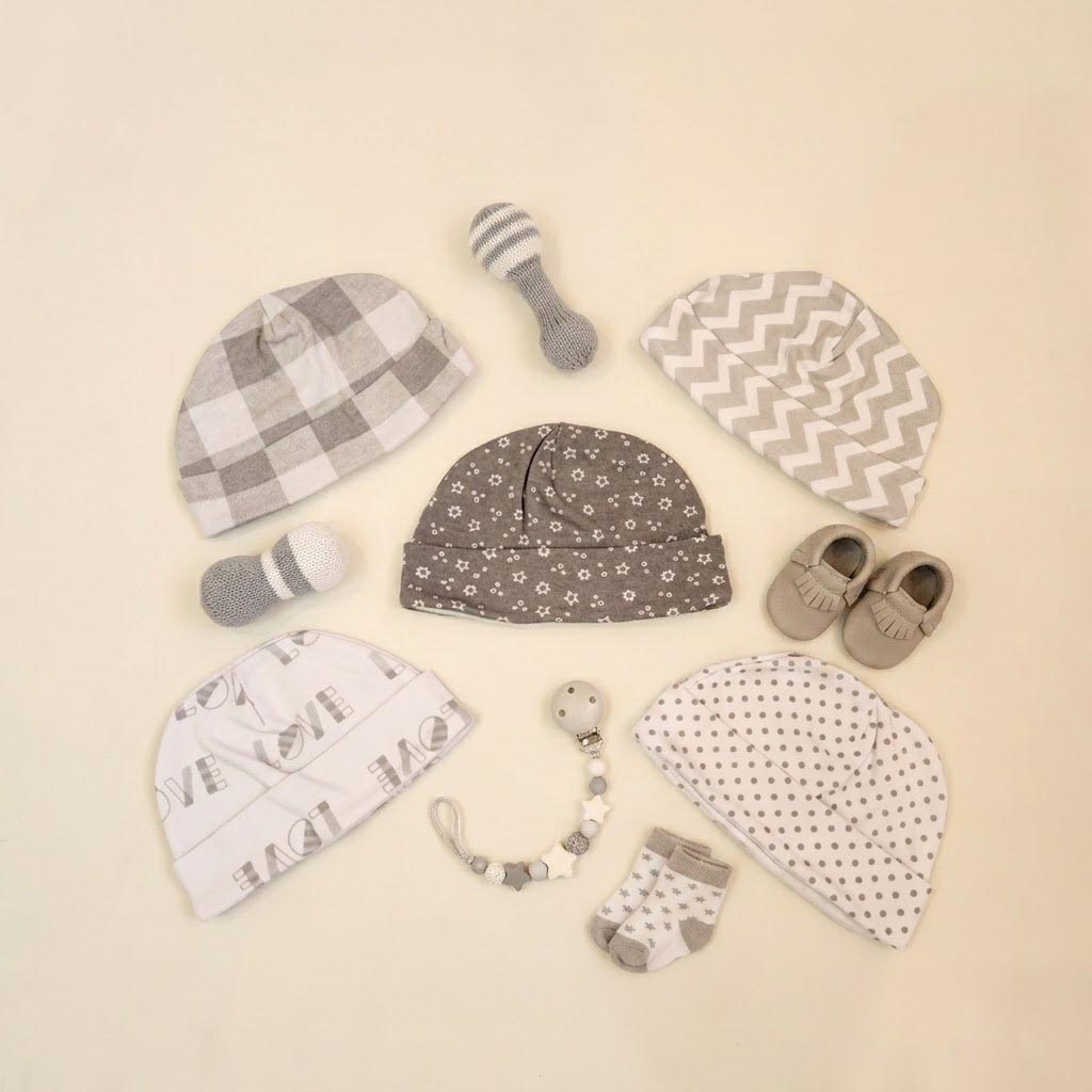 کلاه نوزادی وارداتی تم سفید طوسی برند Carters