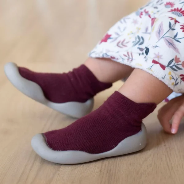 کفش جورابی ساق بلند ضدلغزش ژله‌ای وارداتی کف استپ دار رنگ زرشکی