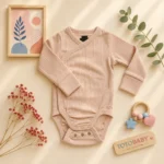 بادی نوزادی آستین بلند وارداتی یقه هفت کبریتی ساده رنگ صورتی برند H&M